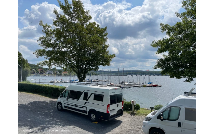 Wohnmobilstellplatz Delecke Nordufer Möhnesee 1, (c) WiTo klein.png