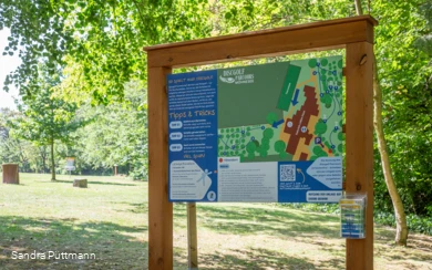 Infotafel.jpg Informationstafel mit Tipps & Tricks am Discgolf-Parcours Möhnesee