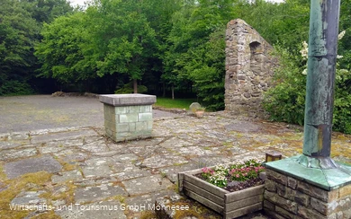 Klosterruine-Altar.jpg