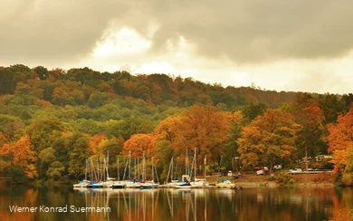 Möhnesee im Herbst klein.png