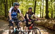Ausflug mit dem E-Mountainbikes durch den Wald