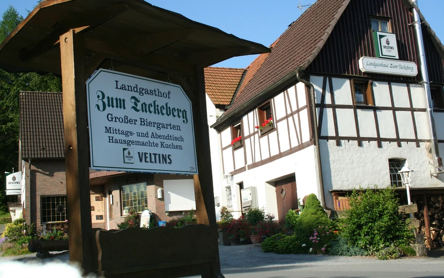 Landgasthaus zum Tackeberg Schild.JPG Landgasthaus zum Tackeberg Schild.JPG