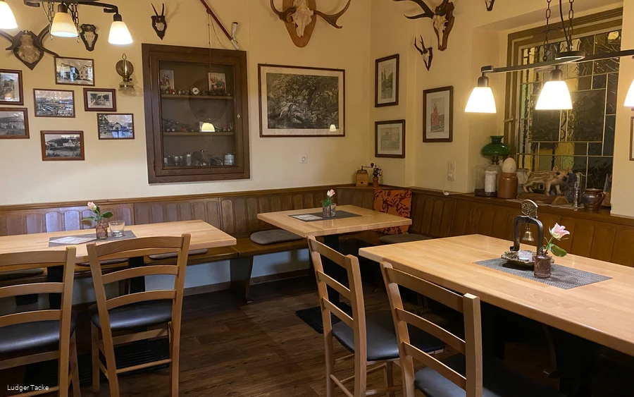 ZUM TACKEBERG - INNEN - Fotorechte Ludger Tacke.jpg ZUM TACKEBERG - INNEN - Fotorechte Ludger Tacke.jpg