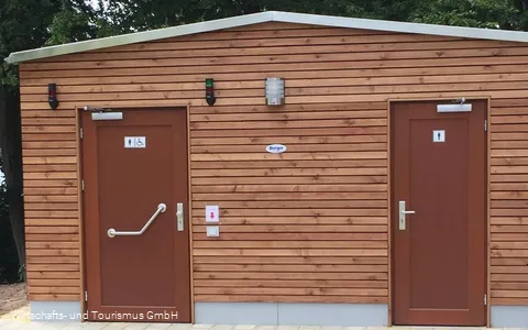 öffentliche Toilette Seepark