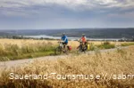 Radfahren Möhnesee_sabrinity_tourenrad104_Sauerland-Tourismus e.V._sabrinity.com_REACT-EU_klein.png