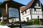 Landgasthaus zum Tackeberg Schild.JPG